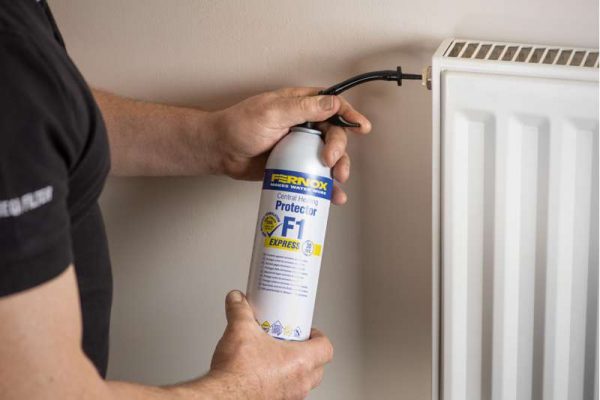 Добавка за защита от корозия и котлен камък Fernox Protector F1 Express 400 ml - Image 2